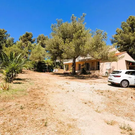 House With A Large 4000 M Private Park * La Garde
