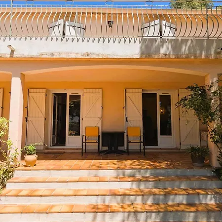 Vakantiehuis House With A Large 4000 M Private Park La Garde (Var)