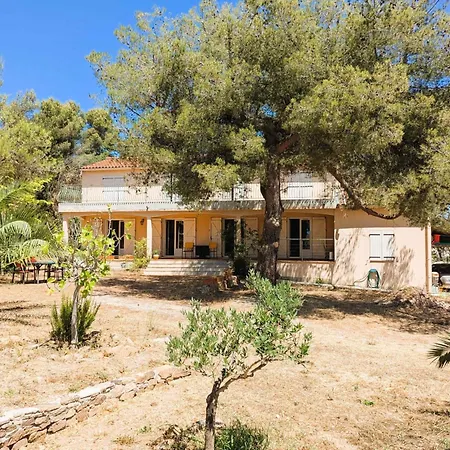 House With A Large 4000 M Private Park Vakantiehuis